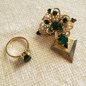 Lovely Vintage Emerald Green Brooch and Ring Set